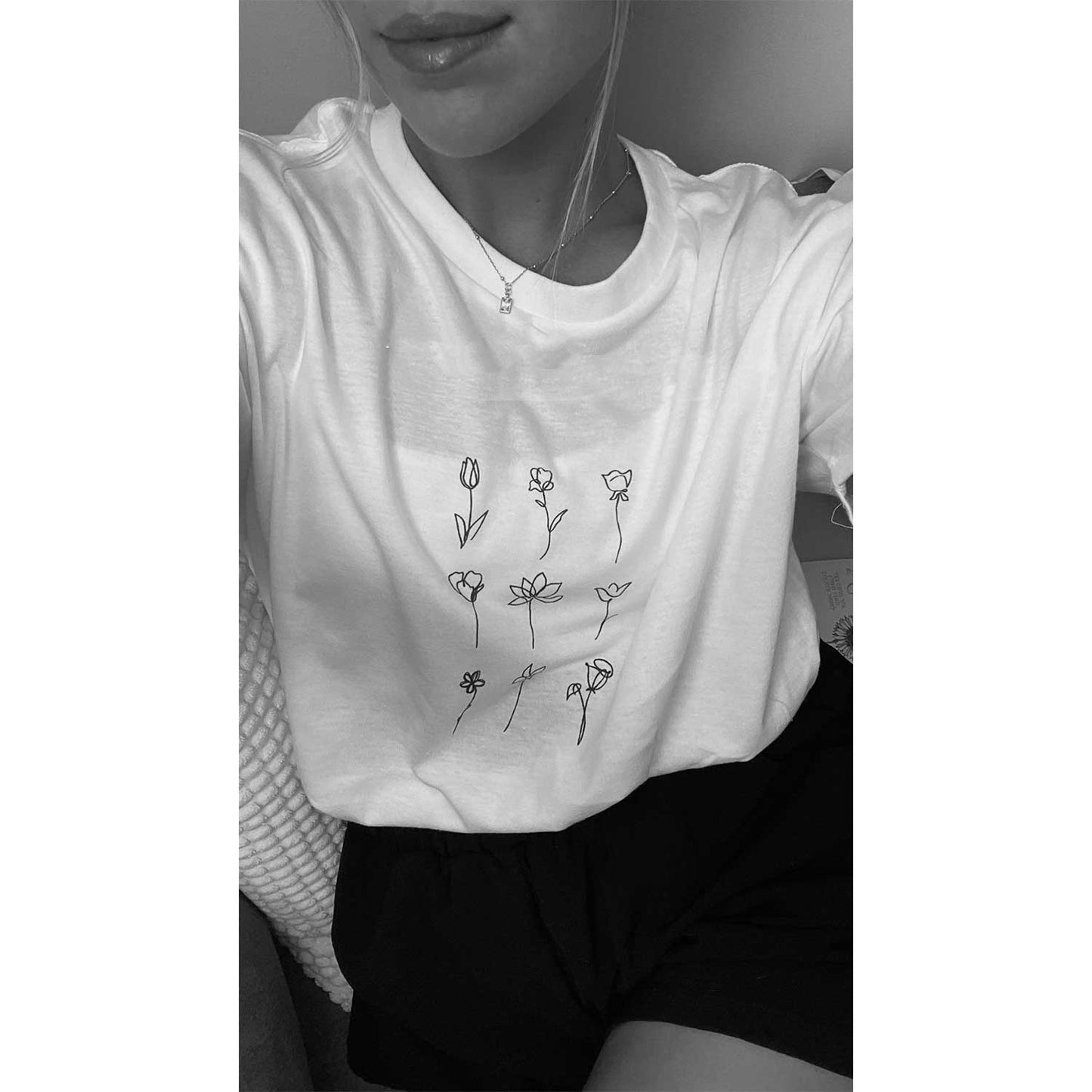 9 One Line Flowers Tee