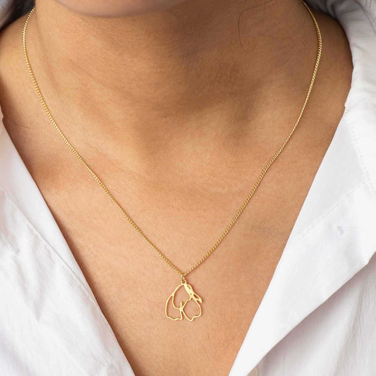 שרשרת פרג | בשיתוף שלומית אופיר | תכשיטים מהציורים של גאיה - מחפשת שרשרת מהממת ומלאת משמעות? הפכנו את הציורים המדהימים של גאיה לתכשיטים יפהיפיים בשיתוף פעולה מרגש עם שלומית אופיר.
הלוואי וגאיה הייתה איתנו כדי לראות איך הציורים שלה הופכים לתכשיתים עוצרי נשימה. התכשיטים האלה הם בעצם שילוב בין שניים מהדברים האהובים על גאיה, תכשיטים ואמנות, בגלל זה אנחנו כל מתרגשים מהם.