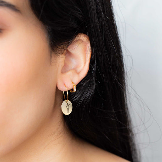 עגילי תליון פרגים | בשיתוף שלומית אופיר | תכשיטים מהציורים של גאיה - מחפשת עגילים מהממים ומלאי משמעות? הפכנו את הציורים המדהימים של גאיה לתכשיטים יפהיפיים בשיתוף פעולה מרגש עם שלומית אופיר.
הלוואי וגאיה הייתה איתנו כדי לראות איך הציורים שלה הופכים לתכשיתים עוצרי נשימה. התכשיטים האלה הם בעצם שילוב בין שניים מהדברים האהובים על גאיה, תכשיטים ואמנות, בגלל זה אנחנו כל מתרגשים מהם.