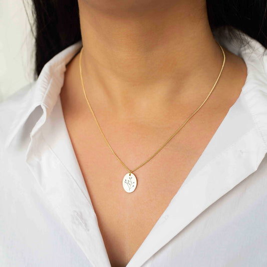 שרשרת תליון ניצנים קצרה | בשיתוף שלומית אופיר | תכשיטים מהציורים של גאיה - מחפשת שרשרת מהממת ומלאת משמעות? הפכנו את הציורים המדהימים של גאיה לתכשיטים יפהיפיים בשיתוף פעולה מרגש עם שלומית אופיר.
הלוואי וגאיה הייתה איתנו כדי לראות איך הציורים שלה הופכים לתכשיתים עוצרי נשימה. התכשיטים האלה הם בעצם שילוב בין שניים מהדברים האהובים על גאיה, תכשיטים ואמנות, בגלל זה אנחנו כל מתרגשים מהם.