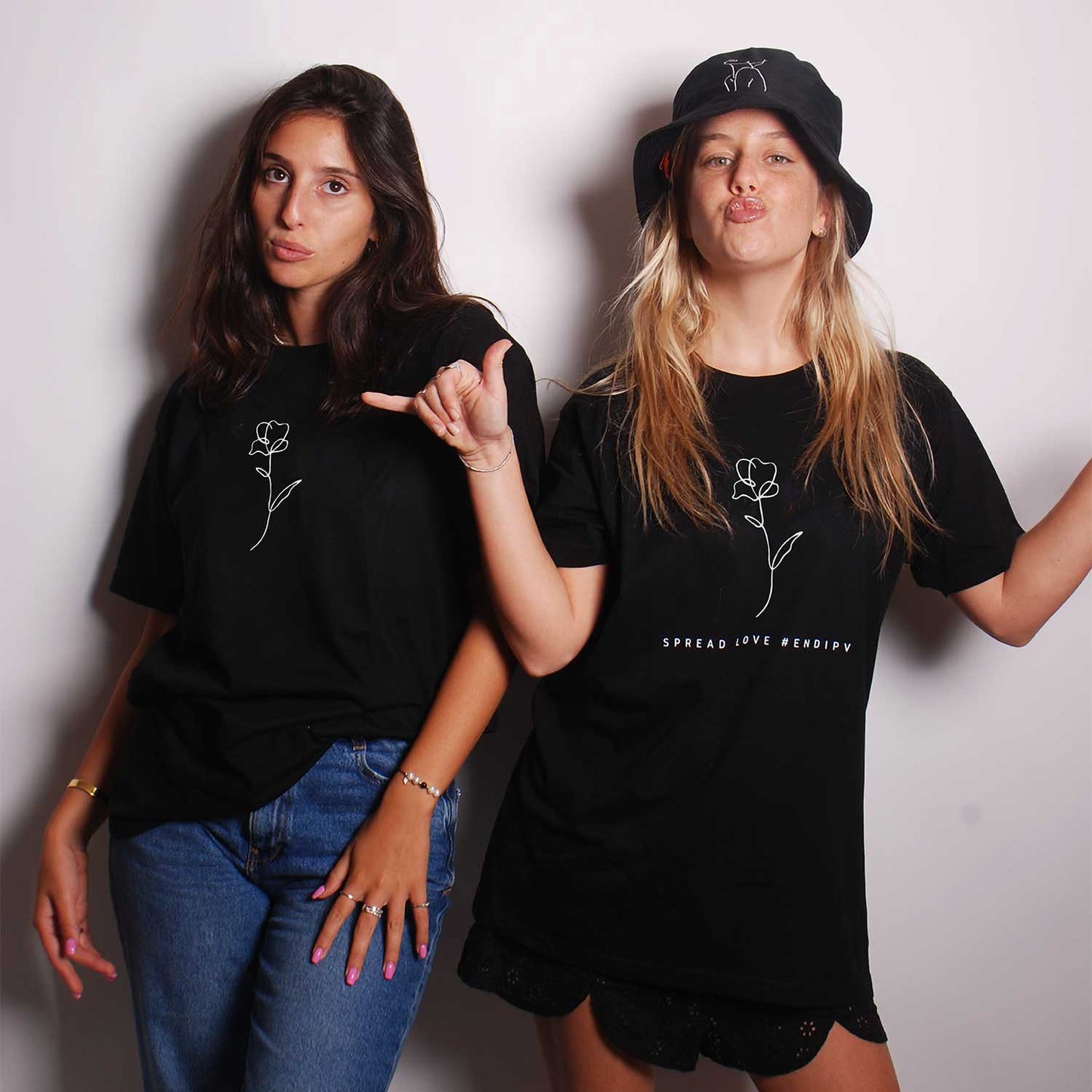 One Line Flower - Evelin Tee