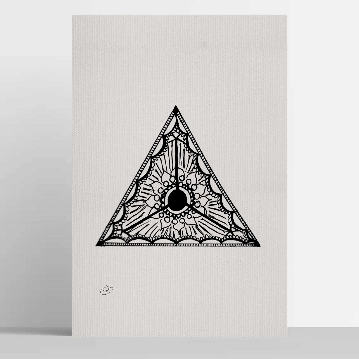 פוסטר Triangular Poster ציור מקורי של גאיה המקדם את המודעות לאלימות בין בני זוג בכלל וכלפי נשים בפרט